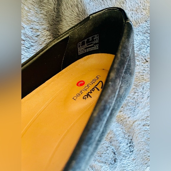 Clarks Women's Un.Blush Cove size 9 in Black Combination of suede and buckle - Picture 4 of 7